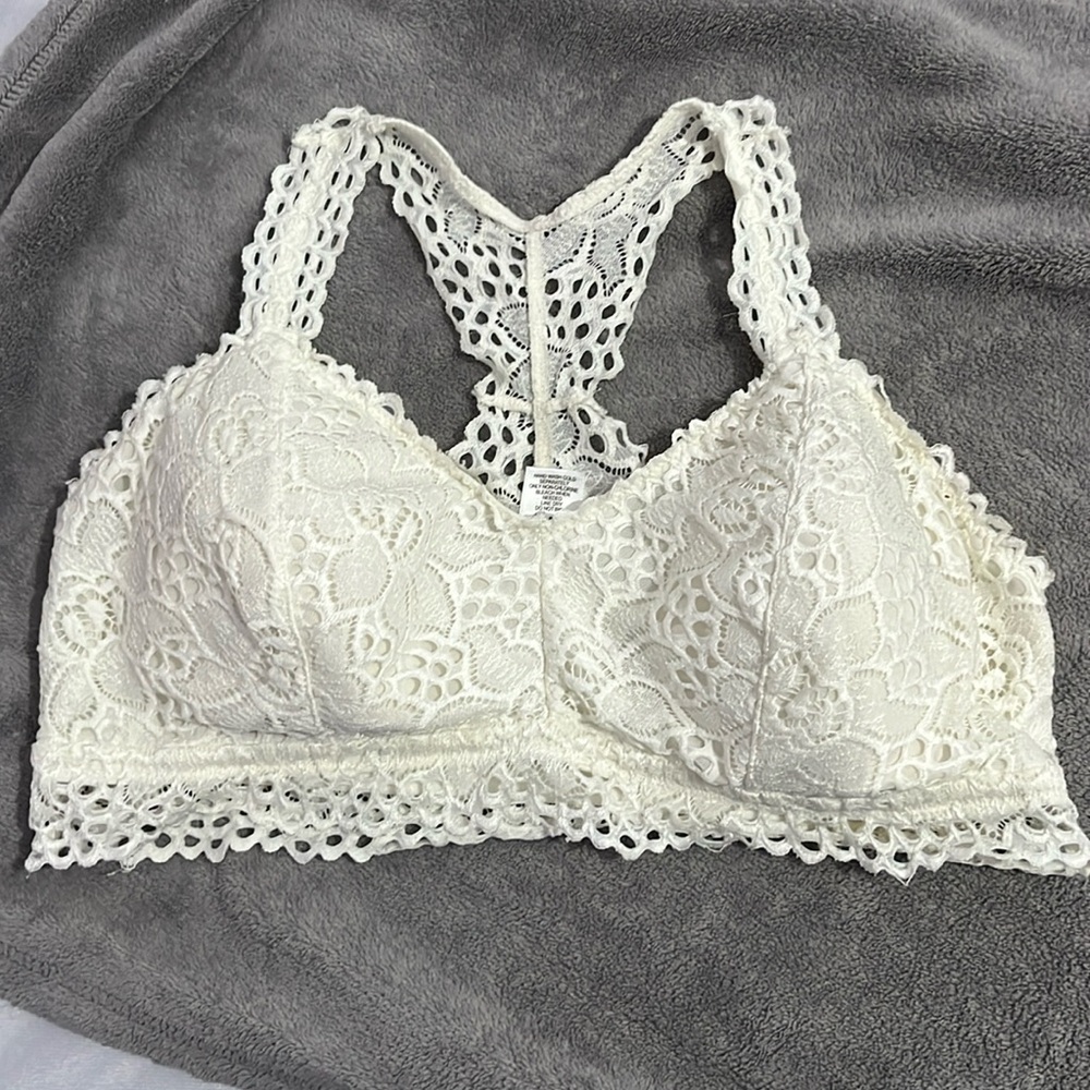 Maurices XL off-white bralette. Includes removable cup pad. Good condition.